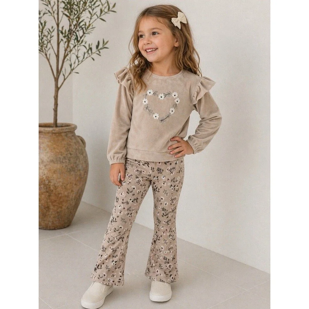 bTween Girls 2-Piece Outfit Set Velour Top & Flare Pants Size 5  • Brand: bTween